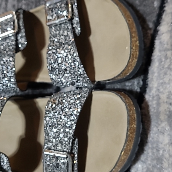 GLITTER SHINE SEQUINS DOUBLE STRAPS BUCKLE SANDALS - Picture 4 of 10